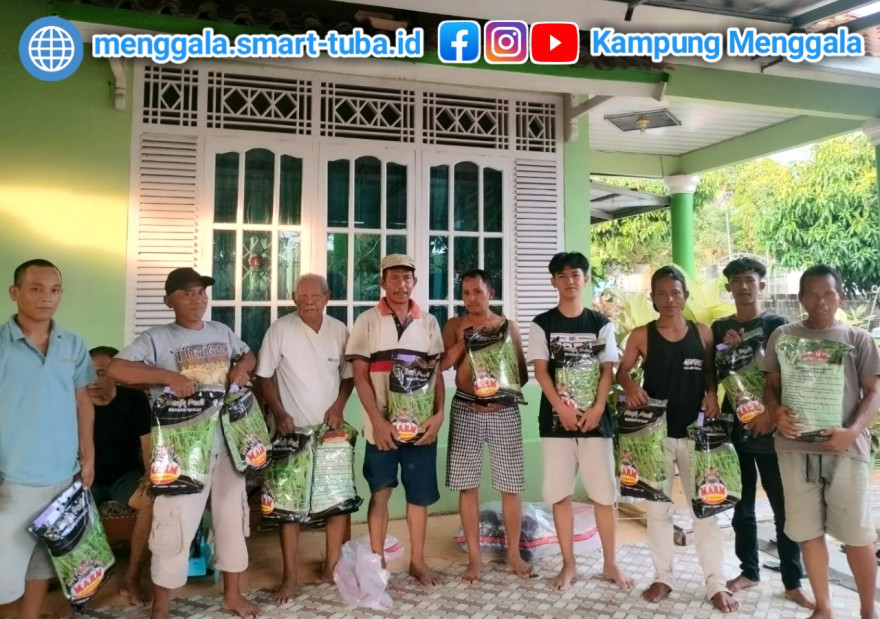 Pembagian Bibit Padi Kepada Kelompok Tani 